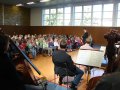 Die Neue Lausitzer Philharmonie unter Leitung von E. Stier zum Konzert in unserer Grundschule